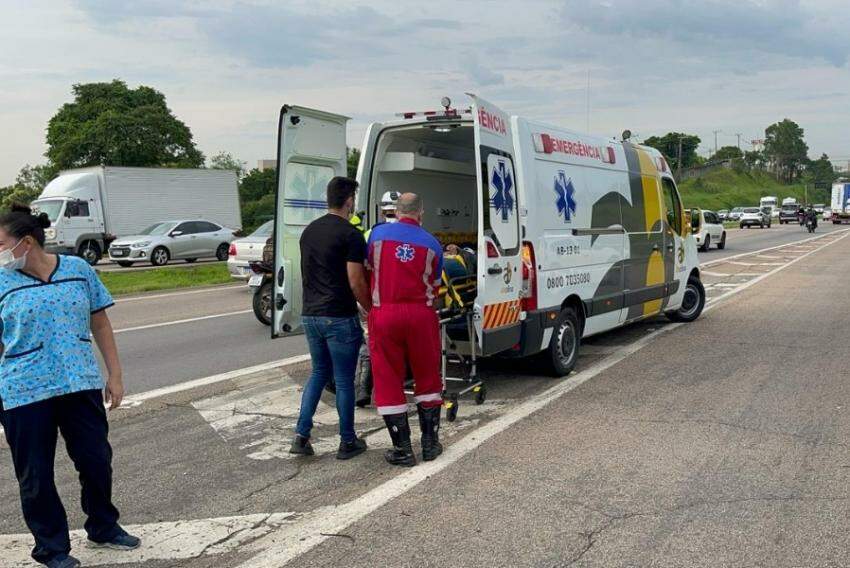 Acidente Grave na Rodovia Santos Dumont Deixa Motociclista Ferida
