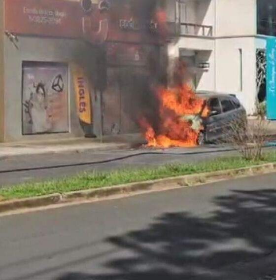 Acidente em Indaiatuba - Veículo pega fogo após colisão