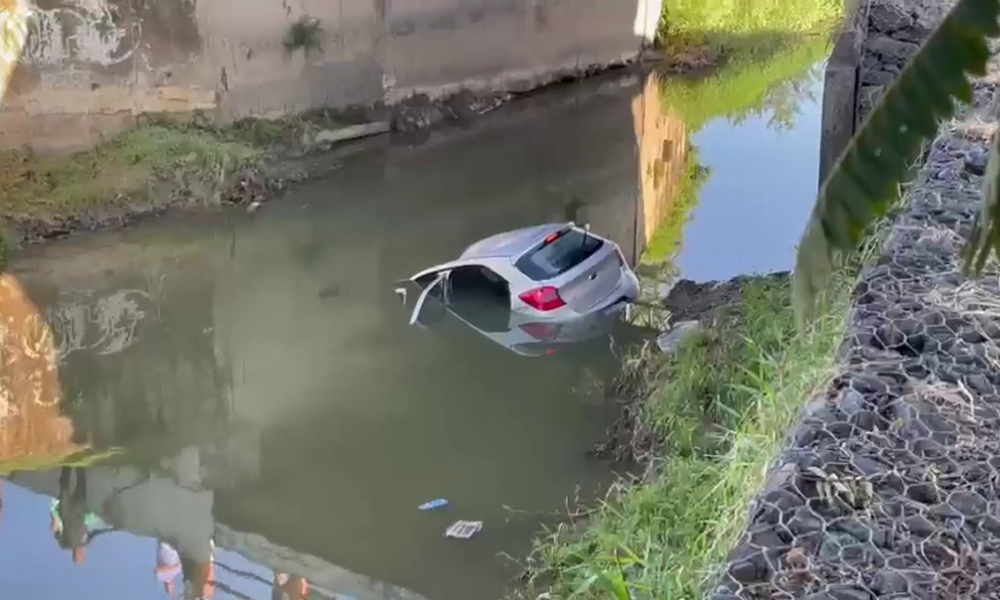 Acidente em Parque Ecológico de Indaiatuba - Carro Despenca de Ponte