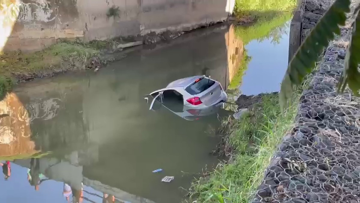 Acidente em Parque Ecológico de Indaiatuba - Carro Despenca de Ponte