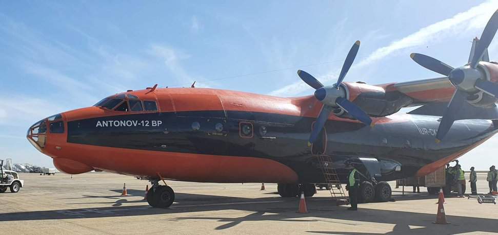 Aterrissagem do Incomum Antonov An-12 em Viracopos para Transportar Peça de 7 Toneladas