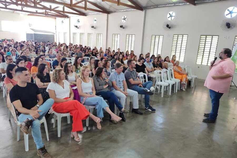 Início do Ano Letivo - Energia e Entusiasmo Preenchem as Escolas de Elias Fausto