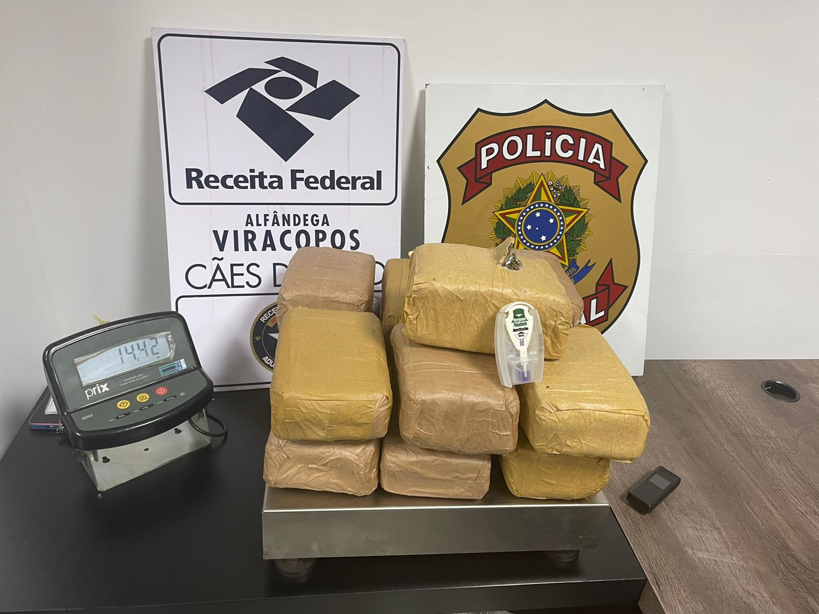 PF confisca 15 kg de entorpecentes na bagagem de passageira em Viracopos