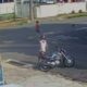 Roubo no Taquaral - Câmera Registra Momento em Que Motociclista Armado Rouba Celular de Mulher
