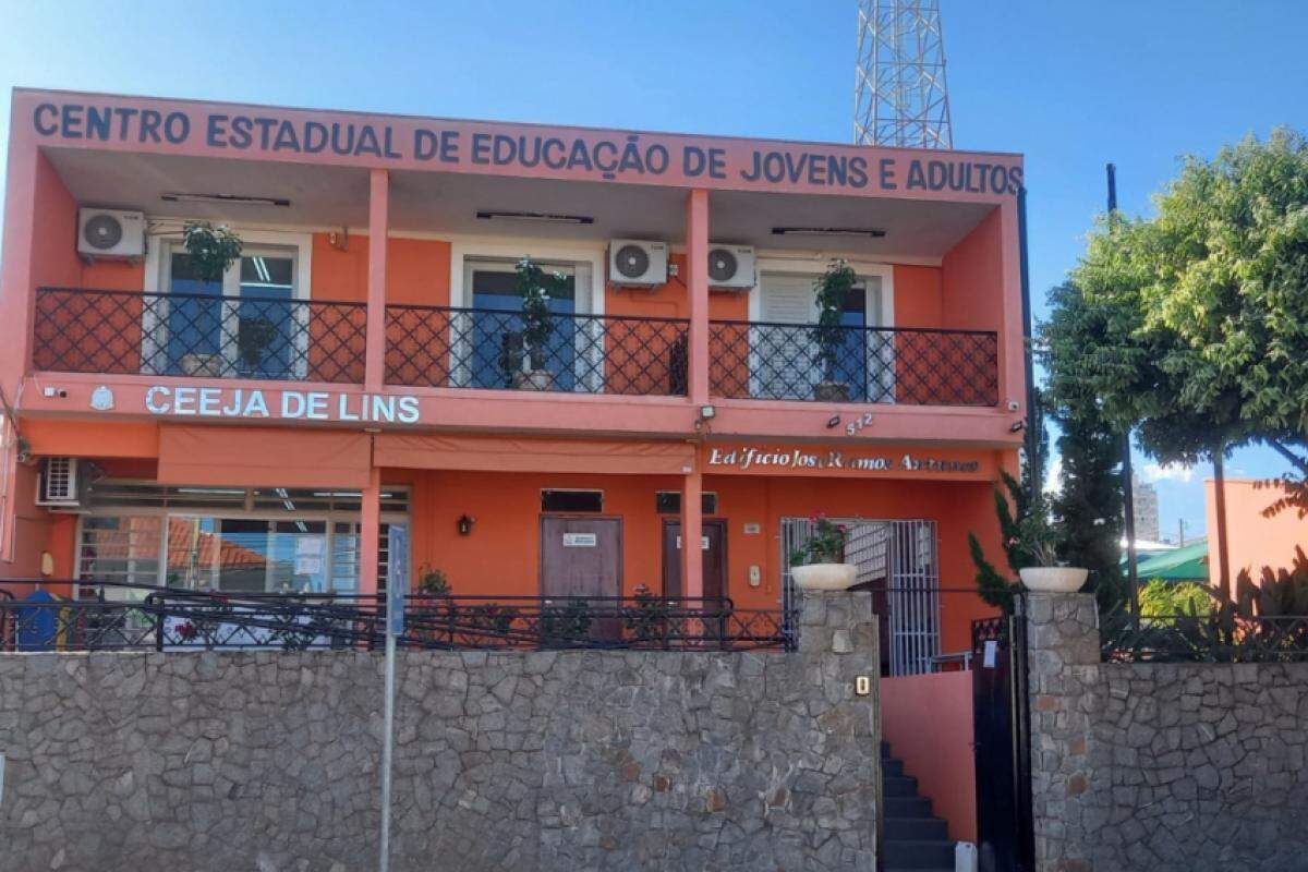 Escola Estadual de Educação de Jovens e Adultos de Lins celebra uma década de existência