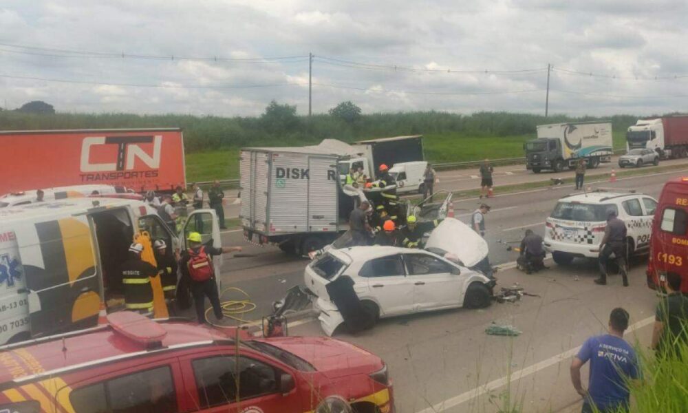 Tragédia na estrada - Colisão entre quatro veículos resulta em uma vítima fatal e feridos na Rodovia Santos Dumont