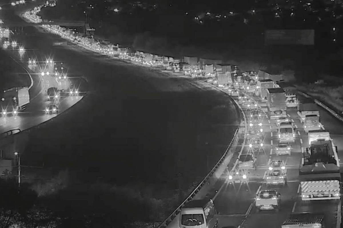 Acidente com Veículo Roubado Causa Congestionamento na Rodovia Bandeirantes