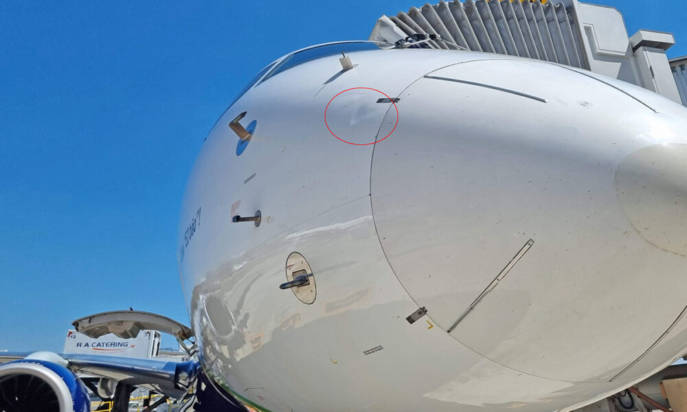 Azul é multada pela ANAC por operação de aeronave Embraer E195 deformada
