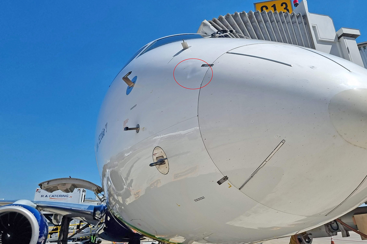 Azul é multada pela ANAC por operação de aeronave Embraer E195 deformada