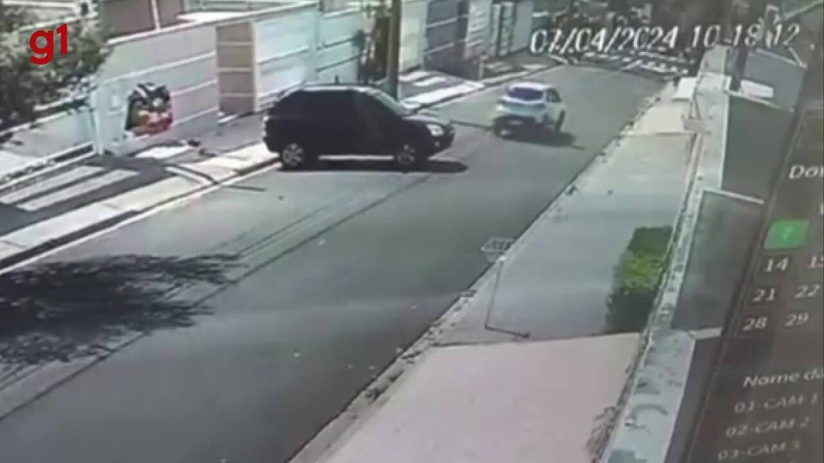 Mulher foge de assalto e colide carro em muro em Indaiatuba