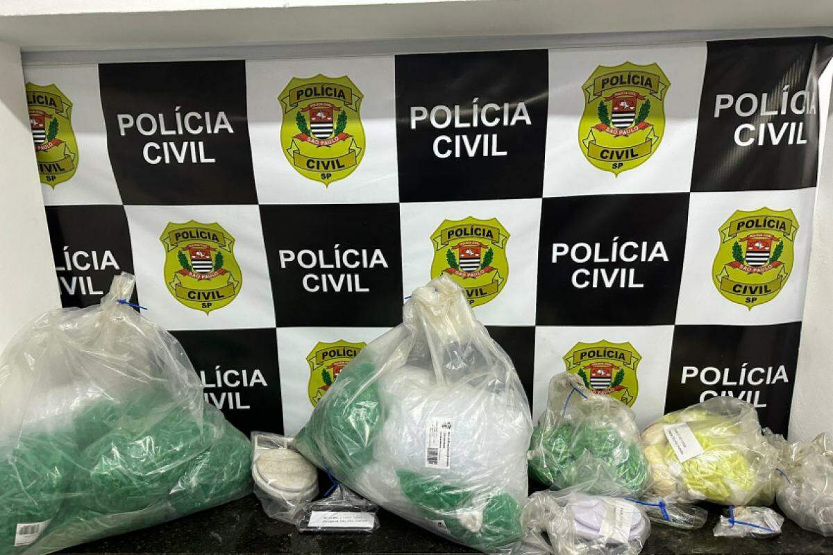 Operação Policial - Prisão de Narcotraficantes e Confisco de Mais de 2.000 Pinos de Cocaína