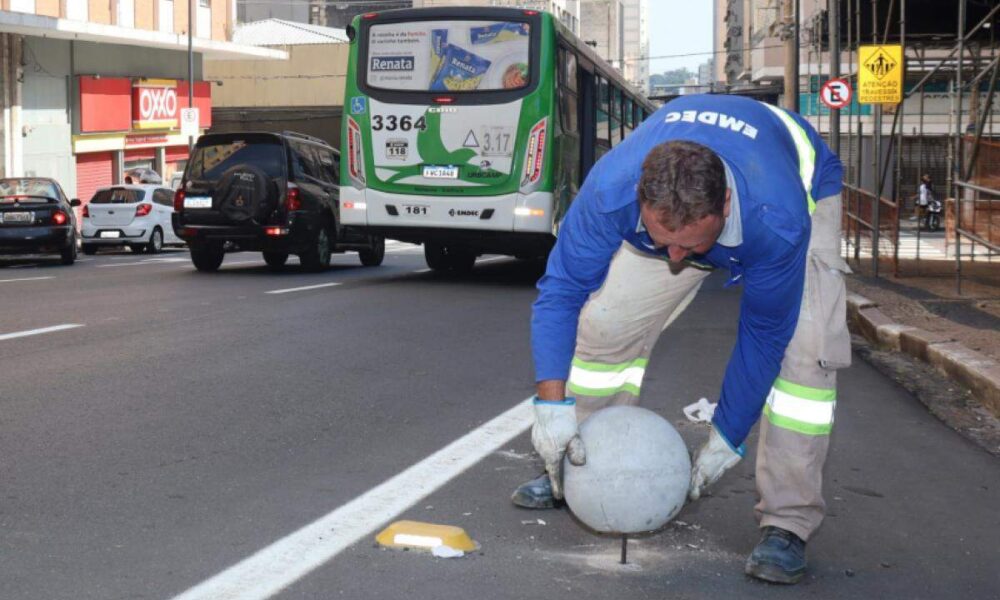 Remoção de globos de concreto na Avenida Campos Salles em Campinas