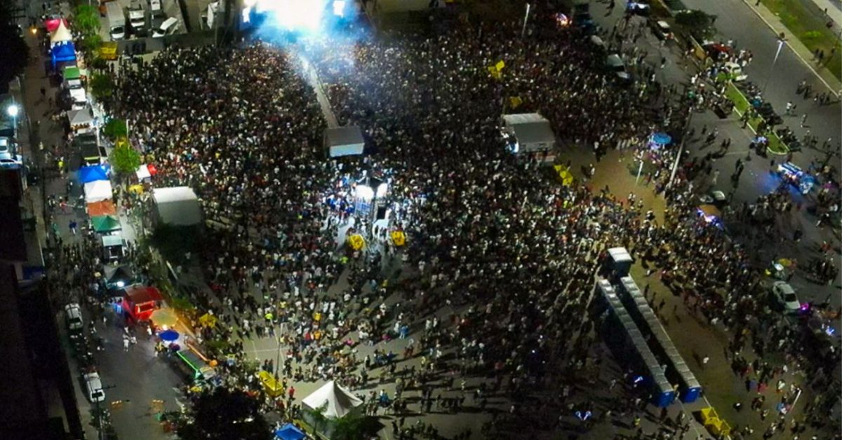 Multidão Vibra com Espetáculo Gratuito de Michel Teló na Praça Pública