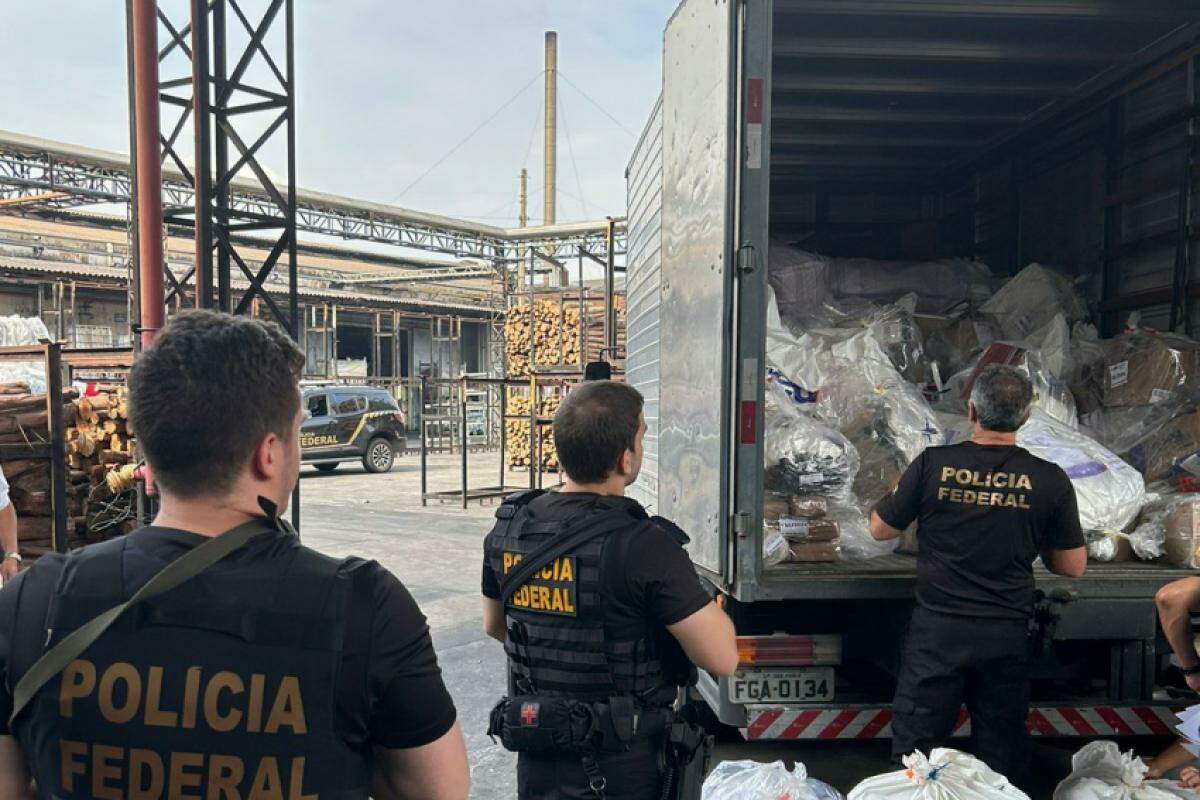 Operação de Combate ao Tráfico de Drogas - Polícia Federal Incinera Toneladas de Entorpecentes