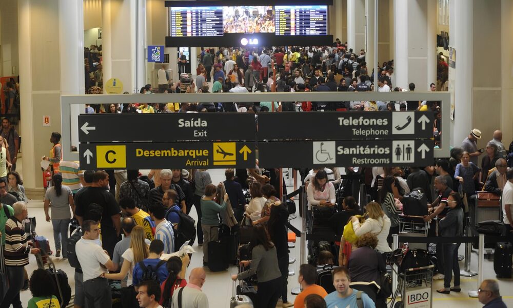 Carnaval 2025 Um Retrato do Movimento Recorde nas Estradas e Aeroportos Brasileiros