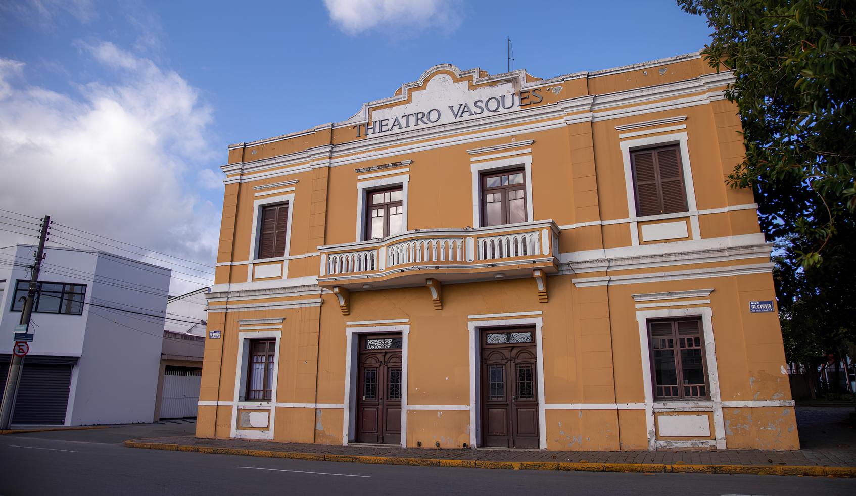 O Grande Retorno: Theatro Vasques Resurge com Acessibilidade, Refrigeração e Cultura para Todos 15 O Grande Retorno Theatro Vasques Resurge com Acessibilidade Refrigera o e Cultura para Todos