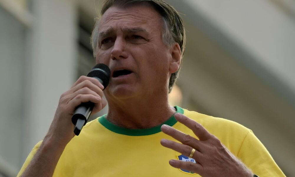 Quando a Pol tica Entra em Campo Jair Bolsonaro Usa o Futebol Para Alfinetar o STF em Dia de Julgamento