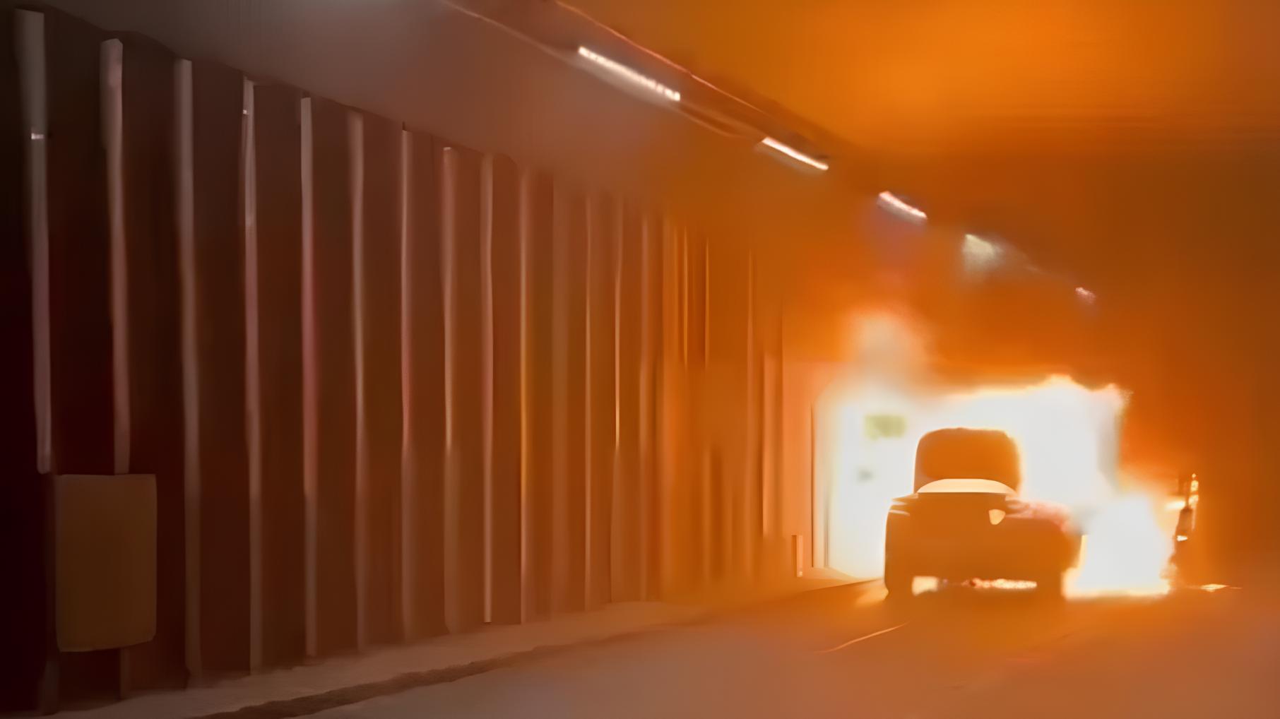 VÍDEO: Carro em Chamas Atrasa Voos na Inglaterra – Entenda o Caos e as Lições Aprendidas 15 V DEO Carro em Chamas Atrasa Voos na Inglaterra Entenda o Caos e as Li es Aprendidas