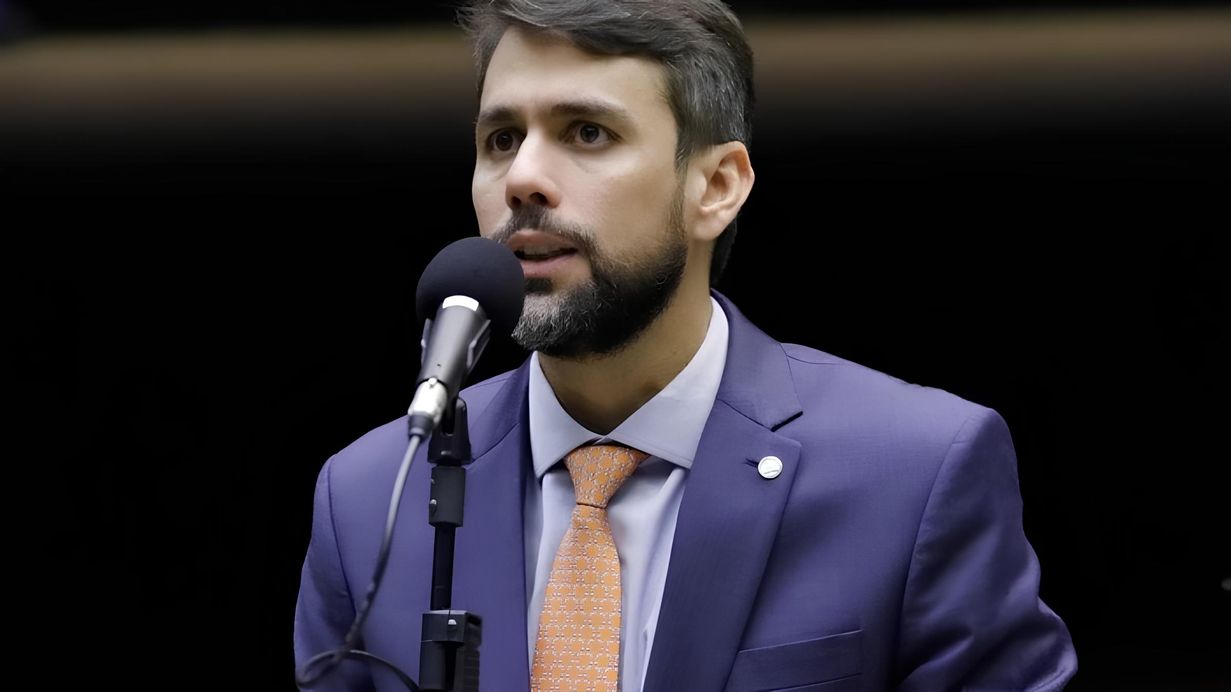 Pedro Lucas: O Novo Capítulo das Comunicações Brasileiras Sob Lula 15 Pedro Lucas O Novo Cap tulo das Comunica es Brasileiras Sob Lula