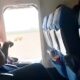Quando o C u Fica Turbulento O Dia em que um Passageiro Tentou Abrir a Porta de Emerg ncia em Pleno Voo e o Que Isso Revela Sobre Nossa Sociedade