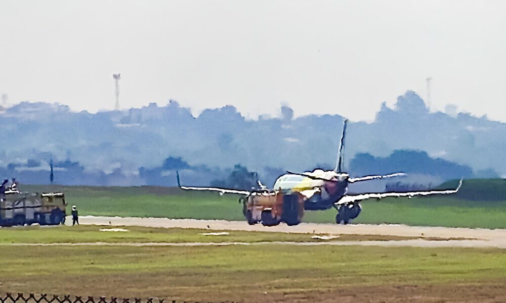 Quando o C u Fica Turvo O Dia em que um Embraer 195 da Azul Retornou ao Ninho sob Amea a