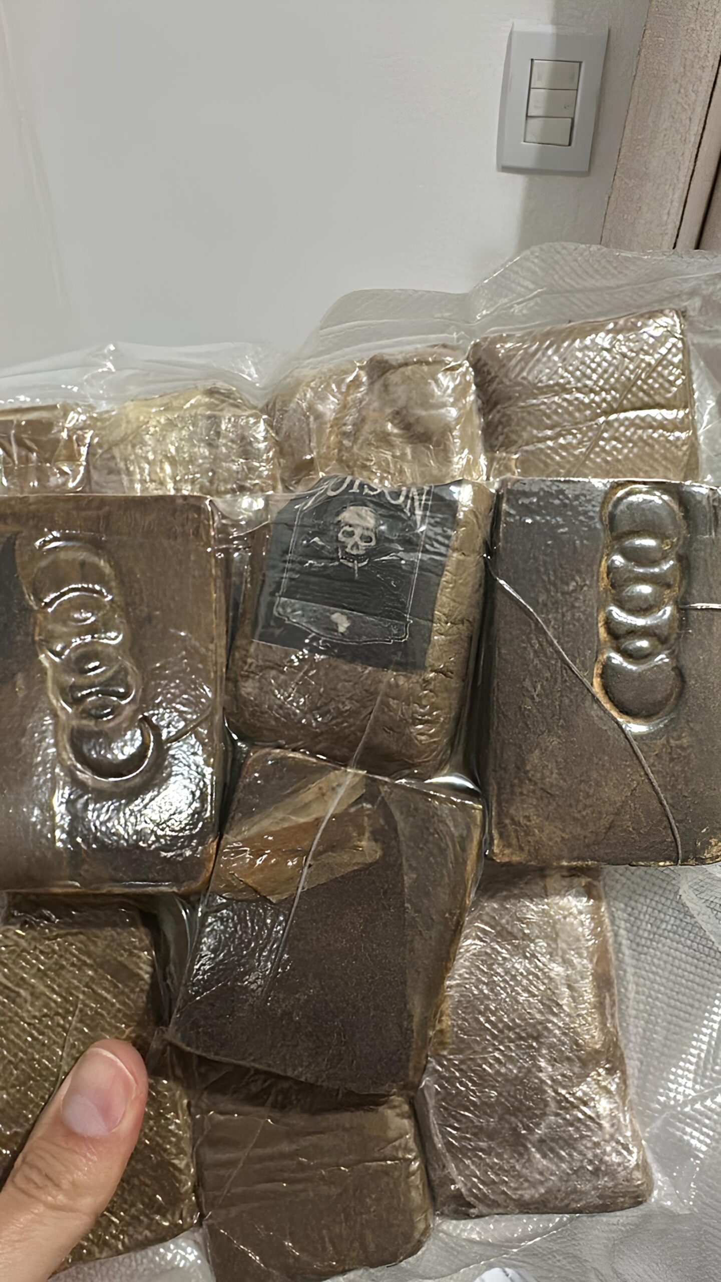 Como Um Esquema de Aliciamento no Aeroporto de Viracopos Revelou as Engrenagens do Tr fico Internacional de Drogas scaled