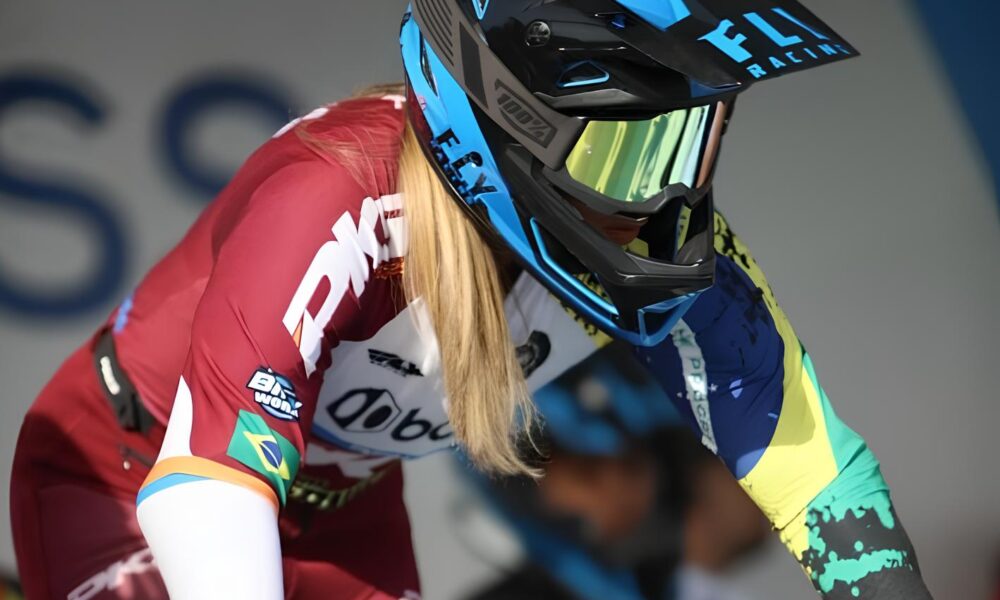 Fernanda Maciel Costa A Loira do BMX que Conquista T tulos e Cora es no Esporte