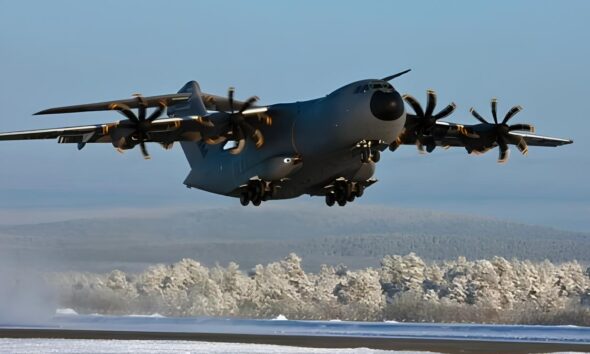 KC 390 vs A400M O Duelo Aeroespacial que Est Redefinindo o Mercado Militar Sul Americano