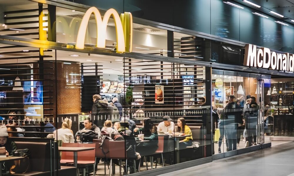 McDonald s Reinventa a Experi ncia de Fast Food com Loja de Dois Andares e Tecnologia Inovadora no Brasil