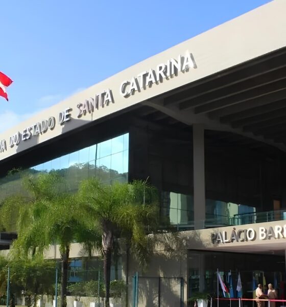 O Caso do Hino de Santa Catarina: Um Debate Político Que Divide o Estado e Reflete Identidade Cultural 16 O Caso do Hino de Santa Catarina Um Debate Pol tico Que Divide o Estado e Reflete Identidade Cultural
