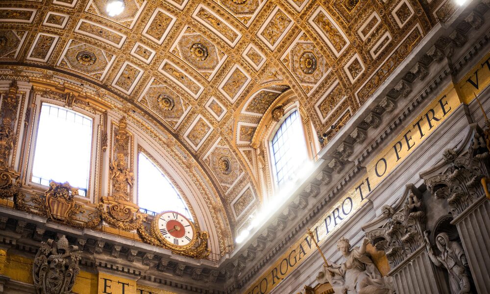O Conclave Come a O Mist rio e a Grandeza por Tr s da Elei o do Novo Papa