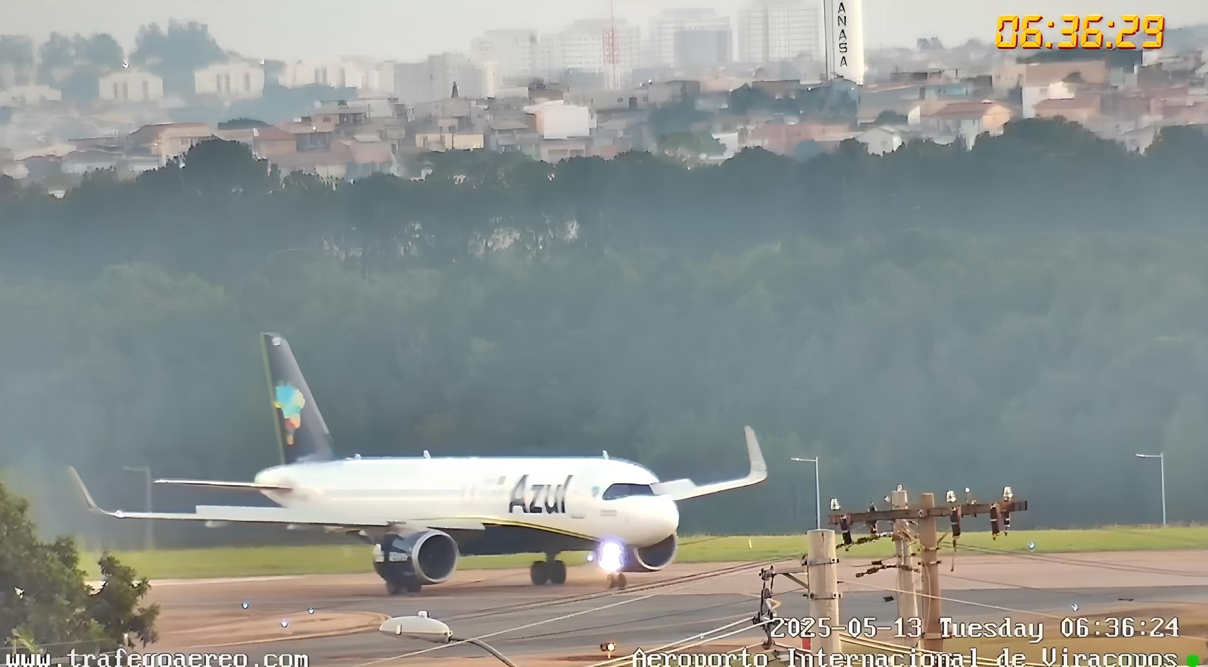 Voo da Azul Termina em Drama: Passageira Passa Mal, Fica Deitada no Chão e Piloto Toma Decisão Inusitada para Garantir Pouso Seguro 15 Voo da Azul Termina em Drama Passageira Passa Mal Fica Deitada no Ch o e Piloto Toma Decis o Inusitada para Garantir Pouso Seguro