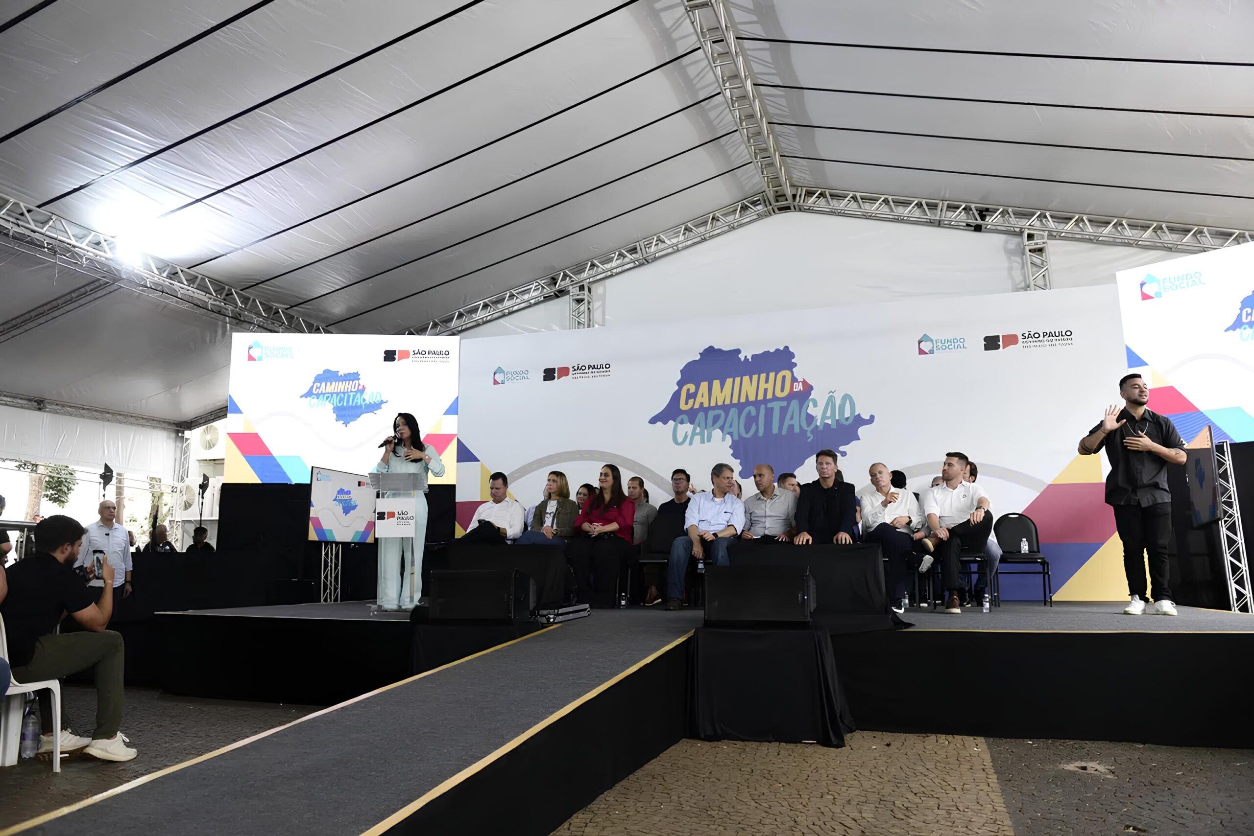 Caminho da Capacitação: A Revolução Silenciosa Que Está Transformando Vidas em São Paulo 15 Caminho da Capacita o A Revolu o Silenciosa Que Est Transformando Vidas em S o Paulo scaled