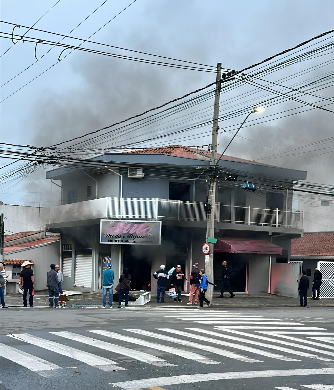 Incêndio em Indaiatuba: O Dia em que o Fogo Transformou uma Comunidade 15 Inc ndio em Indaiatuba O Dia em que o Fogo Transformou uma Comunidade