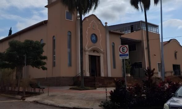 O Peso do Sil ncio O Caso do Padre de S o Carlos e a Den ncia que Abalou uma Comunidade