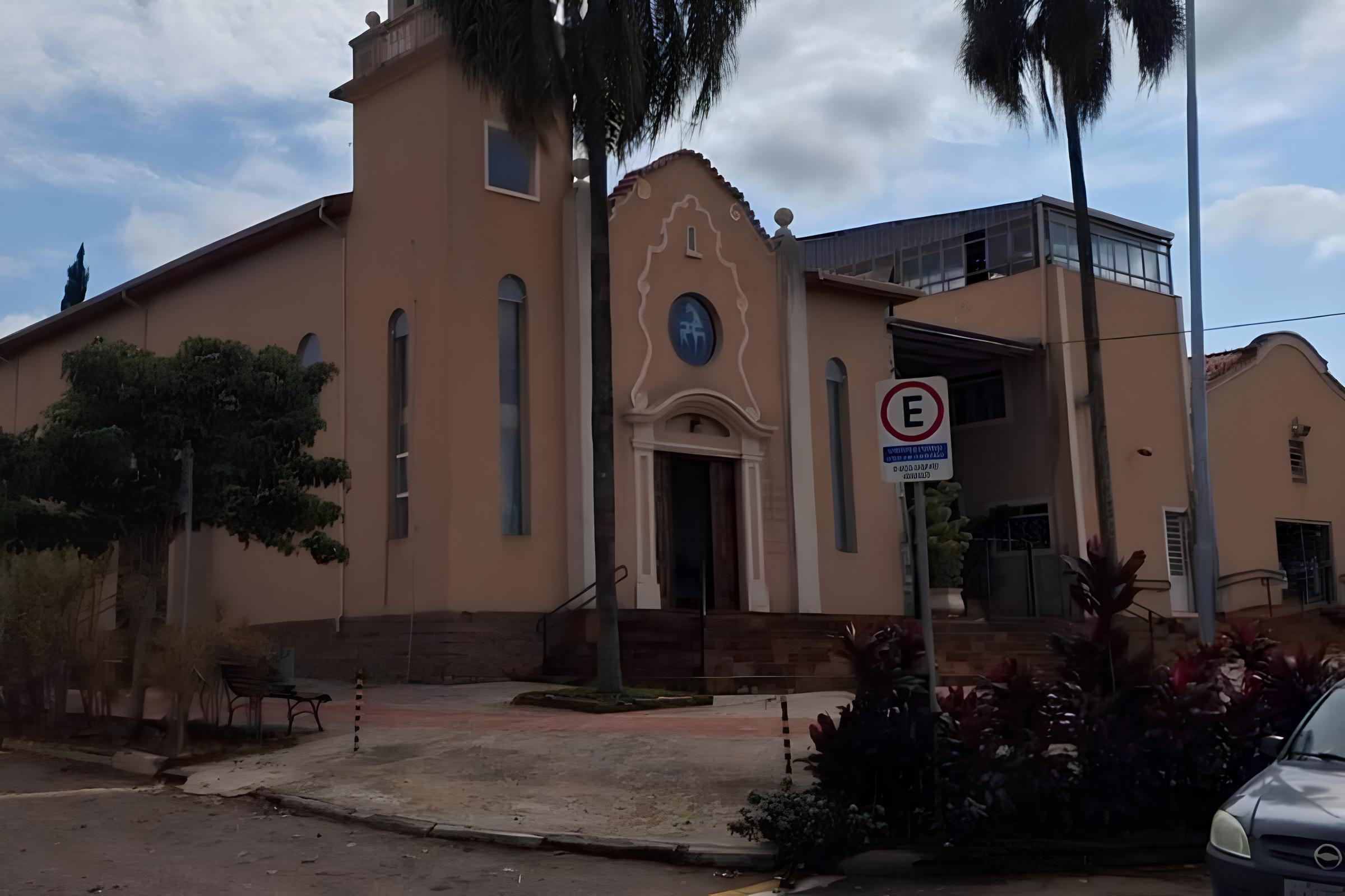 O Peso do Silêncio: O Caso do Padre de São Carlos e a Denúncia que Abalou uma Comunidade 15 O Peso do Sil ncio O Caso do Padre de S o Carlos e a Den ncia que Abalou uma Comunidade