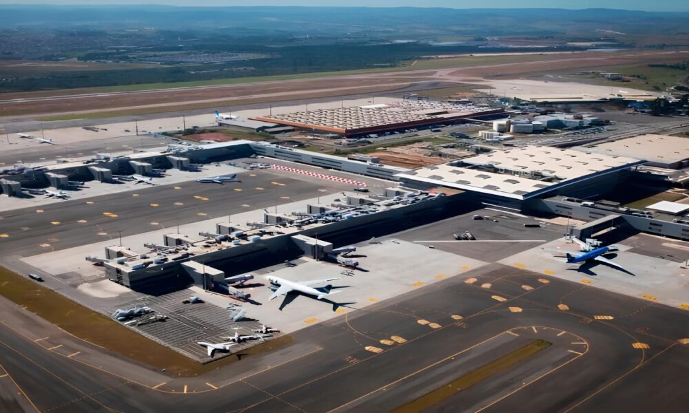 Tens o no Ar Suspeita de Bomba Paralisa Viracopos Revelando a Fragilidade do Sistema Aeroportu rio Brasileiro