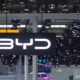 Toyota Corolla GLi Hybrid vs BYD King O Duelo dos Sed s H bridos no Brasil
