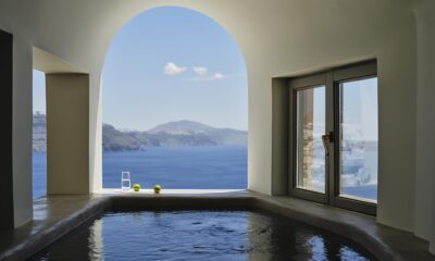 Luxo Redefinido Como o Andronis Luxury Suites se Tornou o Cora o da Elite Global em Santorini