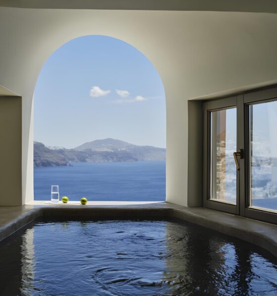 Luxo Redefinido Como o Andronis Luxury Suites se Tornou o Cora o da Elite Global em Santorini