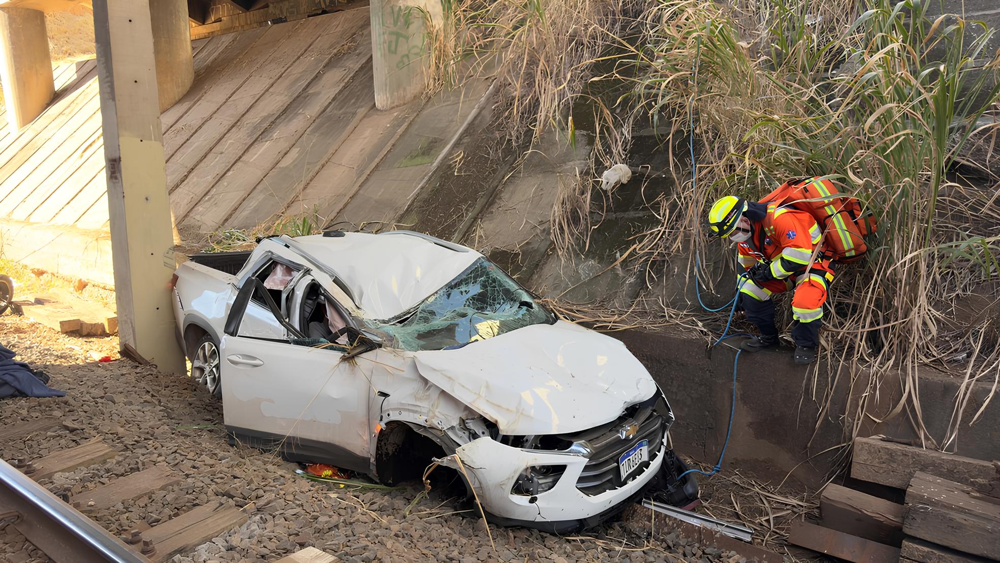 Caminhonete Despenca Entre Viadutos em Indaiatuba: Um Milagre Sob as Rodas do Destino 9 Caminhonete Despenca Entre Viadutos em Indaiatuba Um Milagre Sob as Rodas do Destino