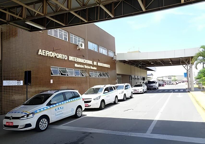 O Aeroporto de Navegantes quebra recordes Como um terminal regional se tornou o cora o do turismo brasileiro