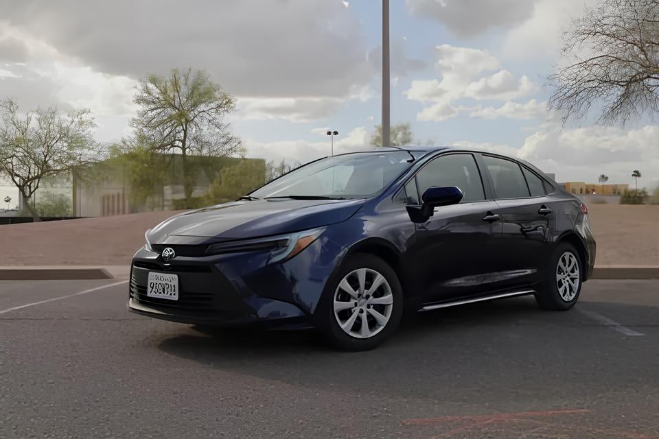 O Novo Toyota Corolla GLi Hybrid: Como um Sedã Híbrido Flex Está Redefinindo o Mercado Brasileiro 9