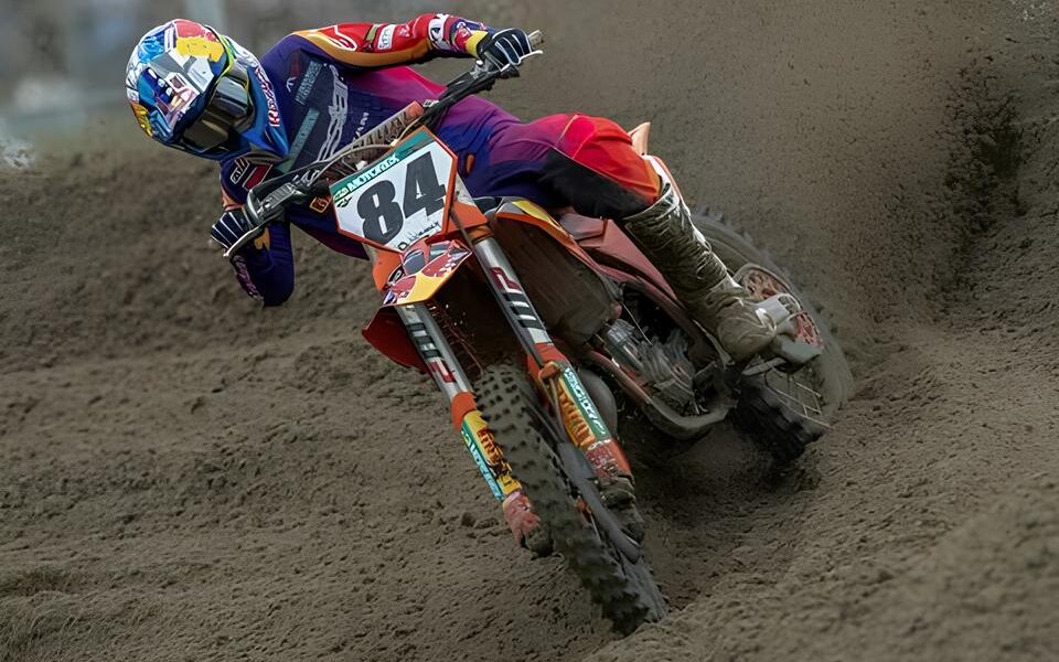 A Ascens o Rel mpago da 595 KTM Racing Team Como uma Equipe Conquistou o T tulo Antecipado e Redefiniu o Motocross Brasileiro