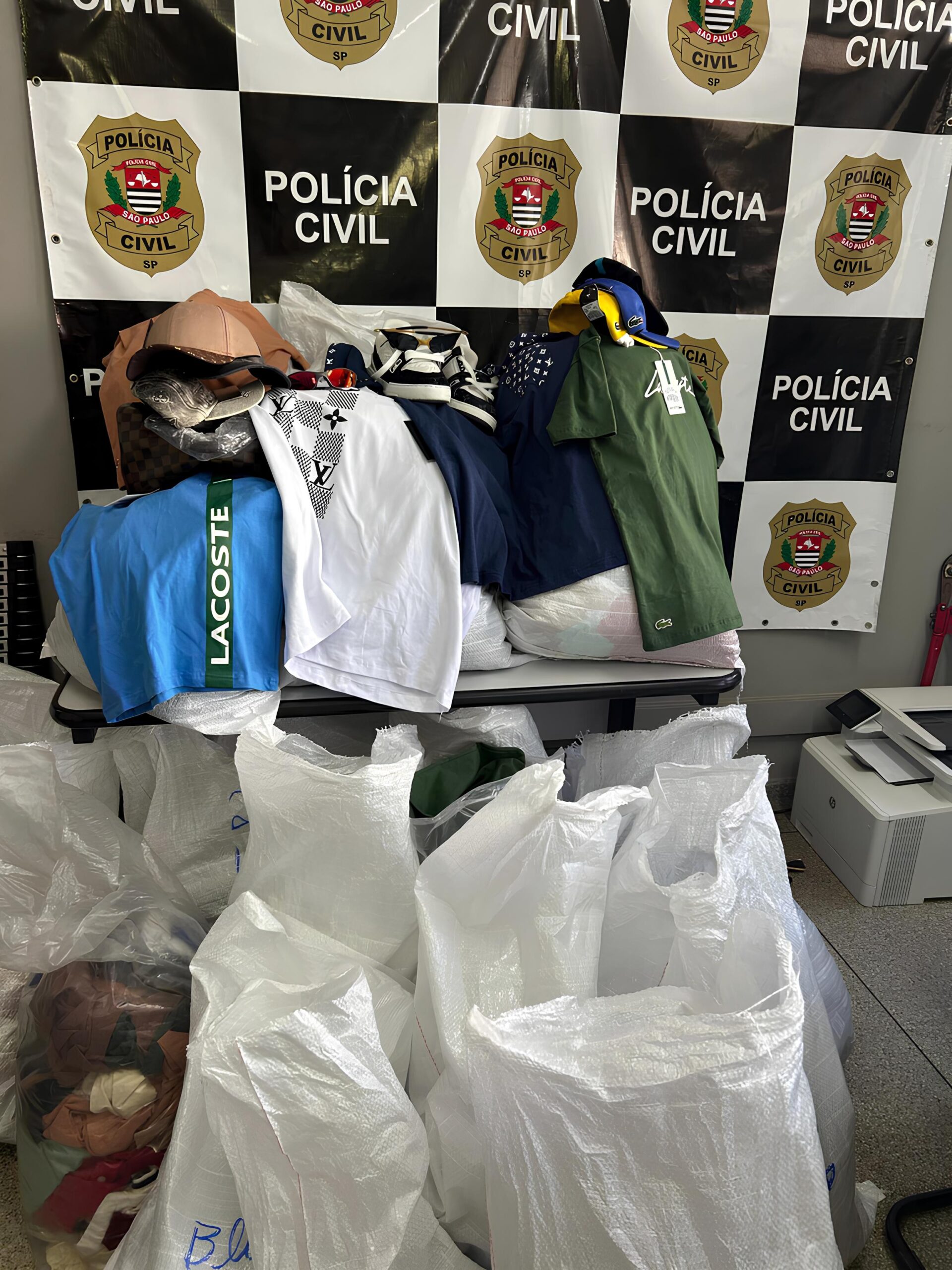 A Opera o Que Desmascarou o Com rcio de Ilus es 500 Produtos Falsificados em Indaiatuba Exp em um Lado Sombrio do Consumo scaled