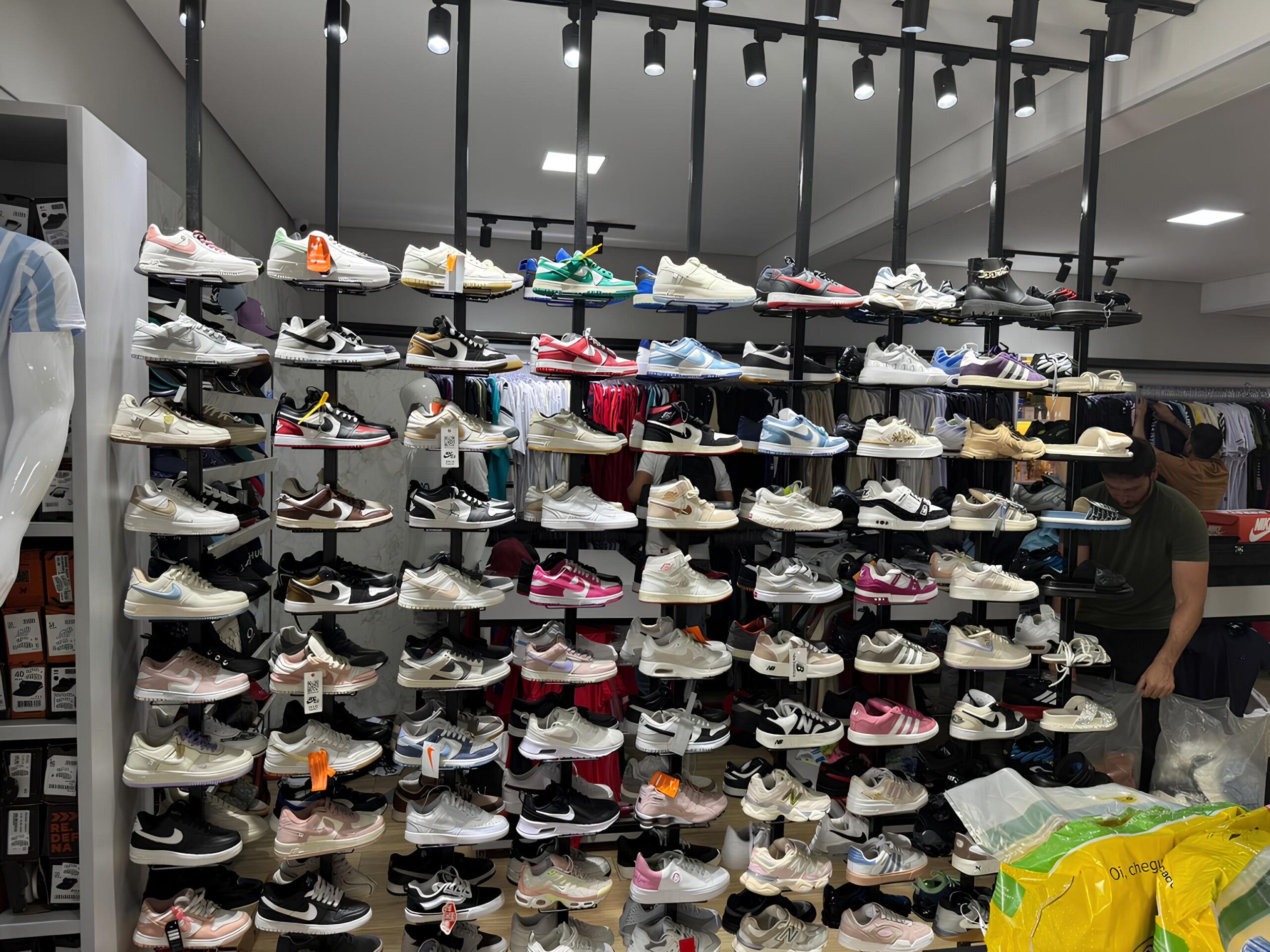 A Sombra das Roupas Falsificadas O Caso de Indaiatuba Que Abalou o Mercado e a Confian a dos Consumidores scaled
