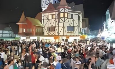 Azul Decola com Milhares de Assentos Extras: Como o Turismo em Santa Catarina se Prepara para o Boom do Verão e da Oktoberfest 29 Azul Decola com Milhares de Assentos Extras Como o Turismo em Santa Catarina se Prepara para o Boom do Ver o e da Oktoberfest