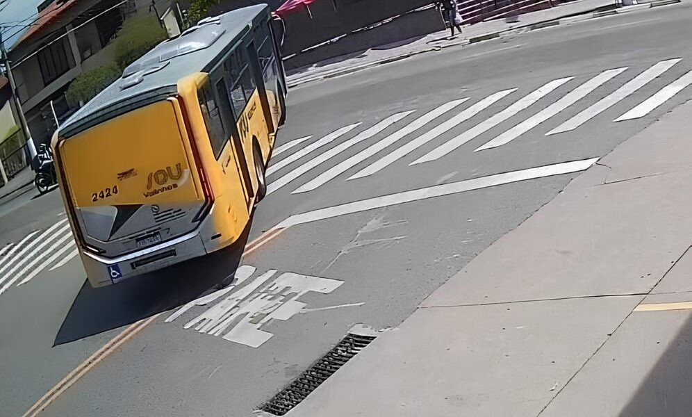 Quando o Asfalto Vira uma Pista de Obstáculos: A Colisão que Paralisou Valinhos 46 Quando o Asfalto Vira uma Pista de Obst culos A Colis o que Paralisou Valinhos