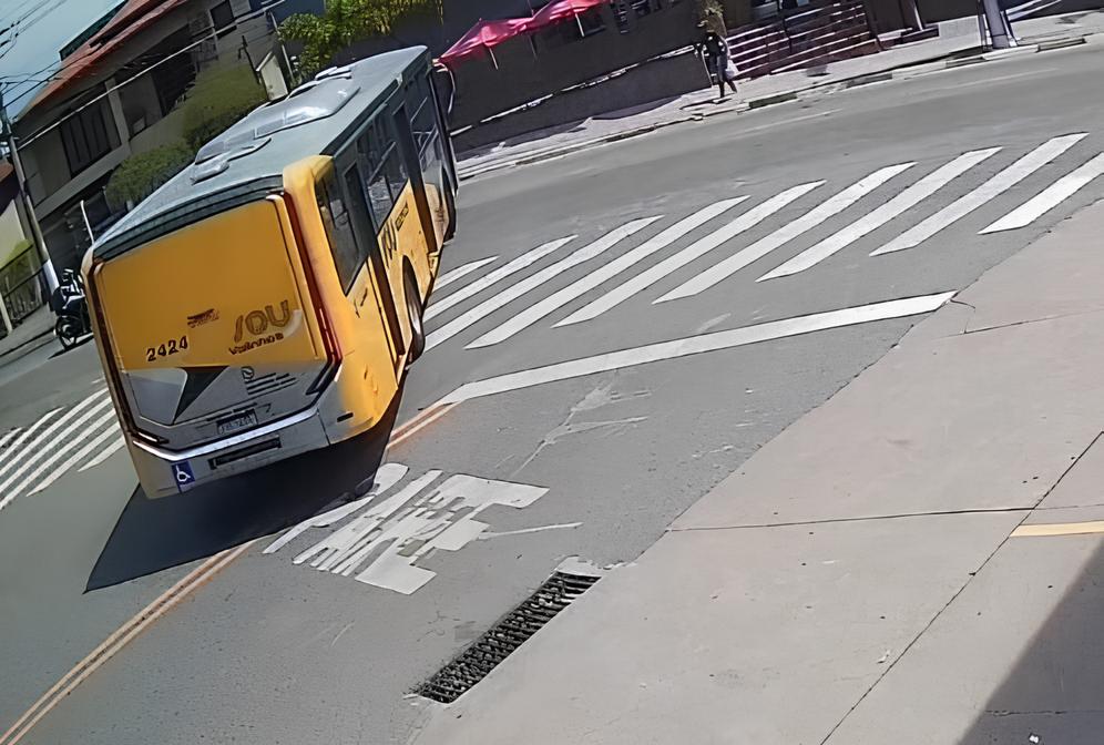 Quando o Asfalto Vira uma Pista de Obst culos A Colis o que Paralisou Valinhos