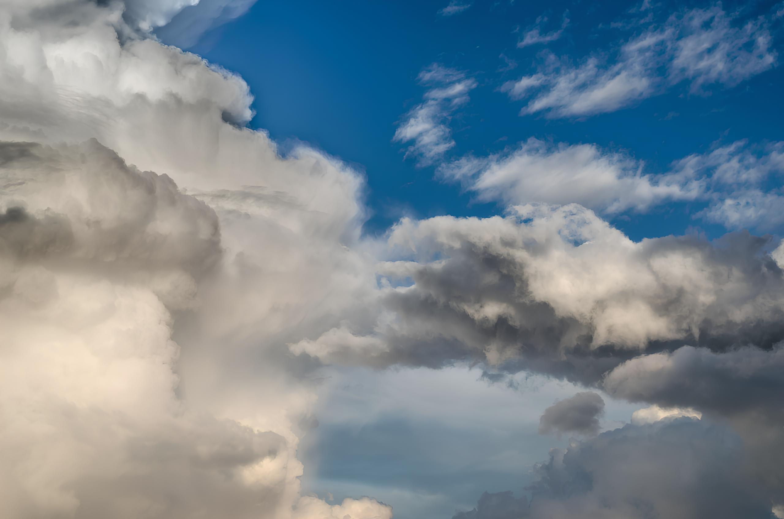 O Céu Está em Alerta: Por Que Indaiatuba Vive um Balanço Extremo Entre Calor Escaldante e Umidade Suffocante? 9